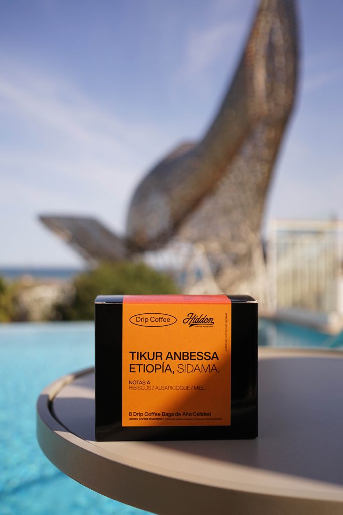 Pack Drip&Trip de Hidden Coffee Roasters. Caja con 8 sobres monodosis de café de especialidad preparado para drip coffee.